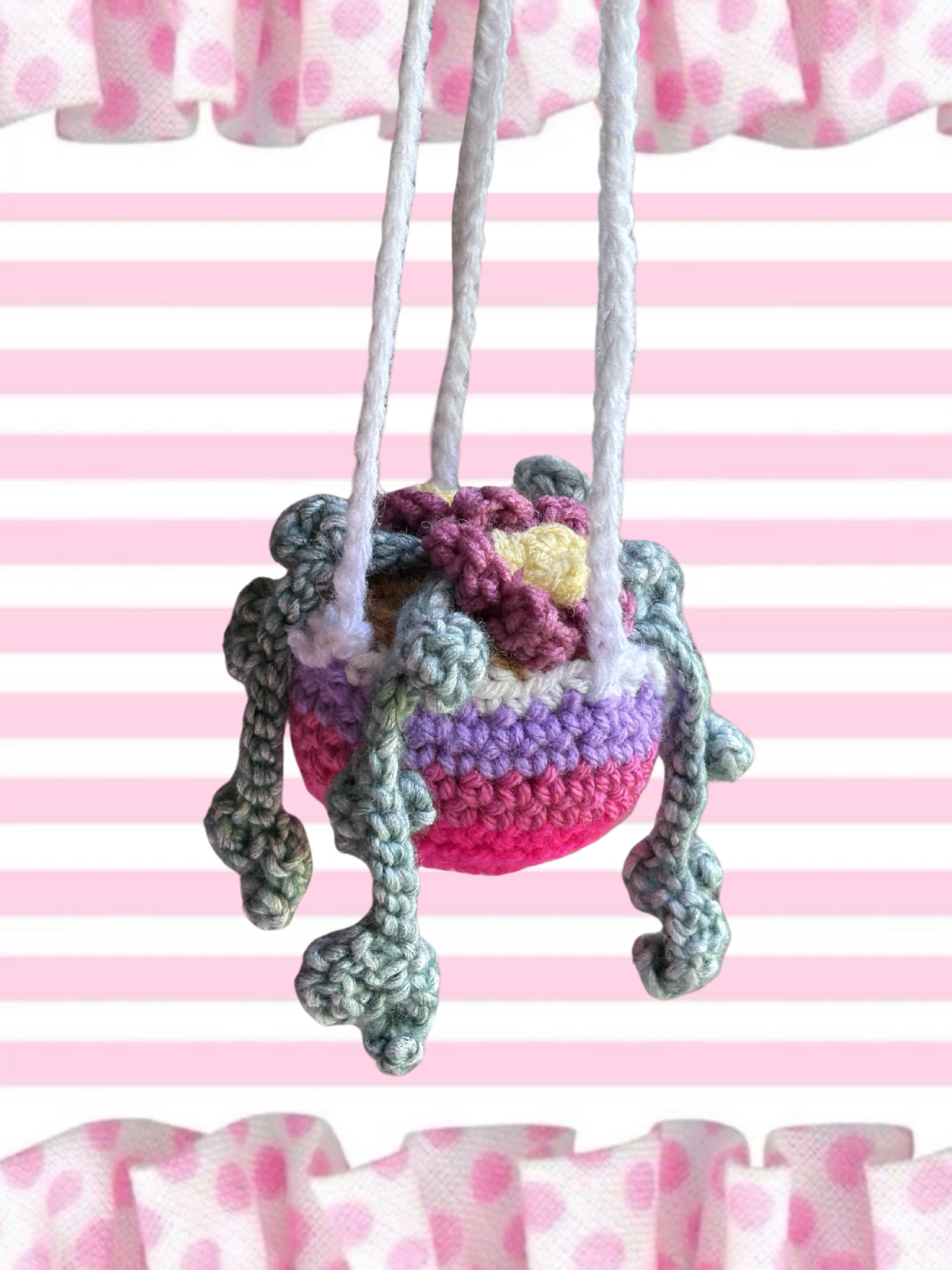 Purple ombré daisy pot car hanger