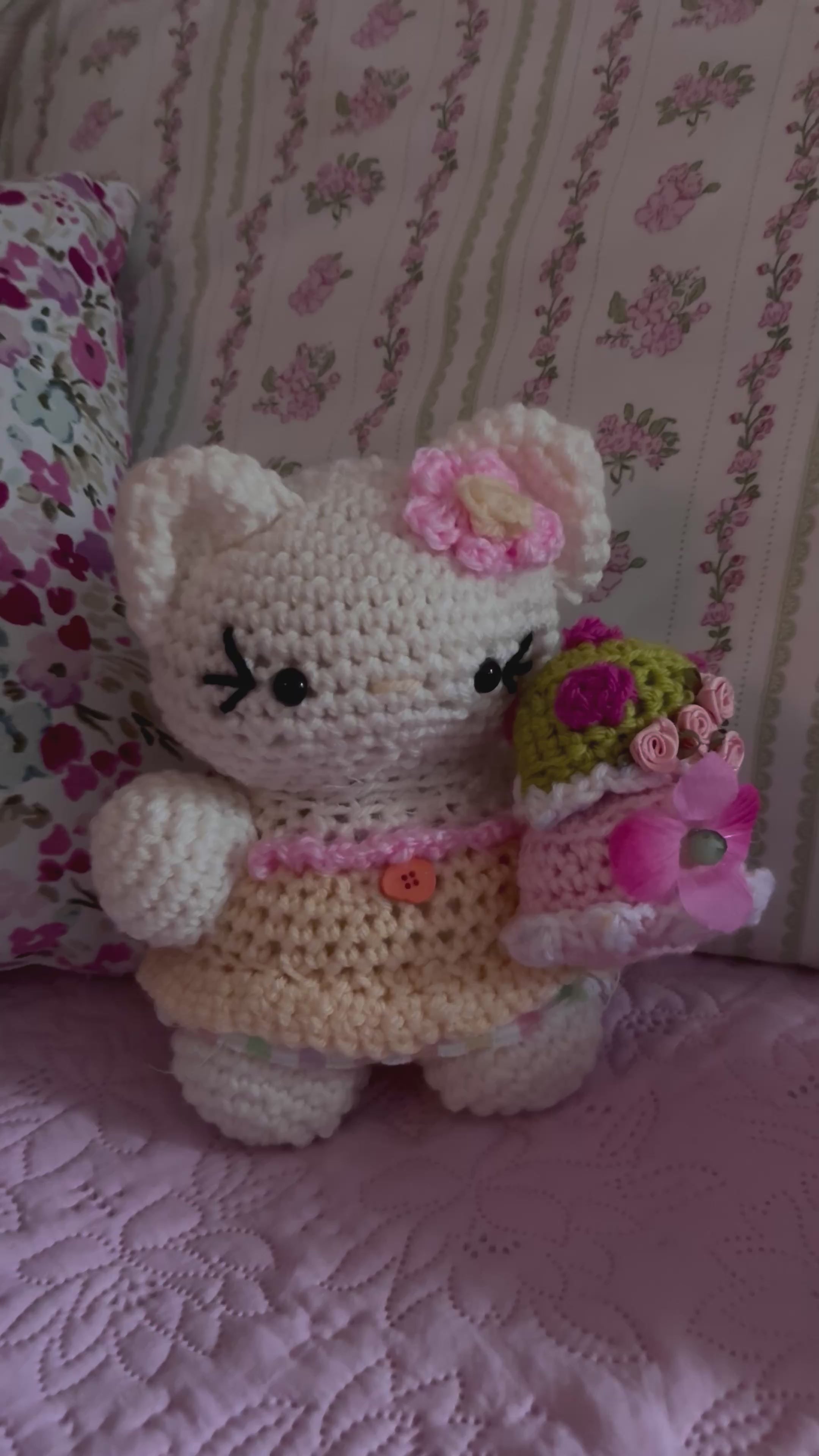 Cake picnic kitty
